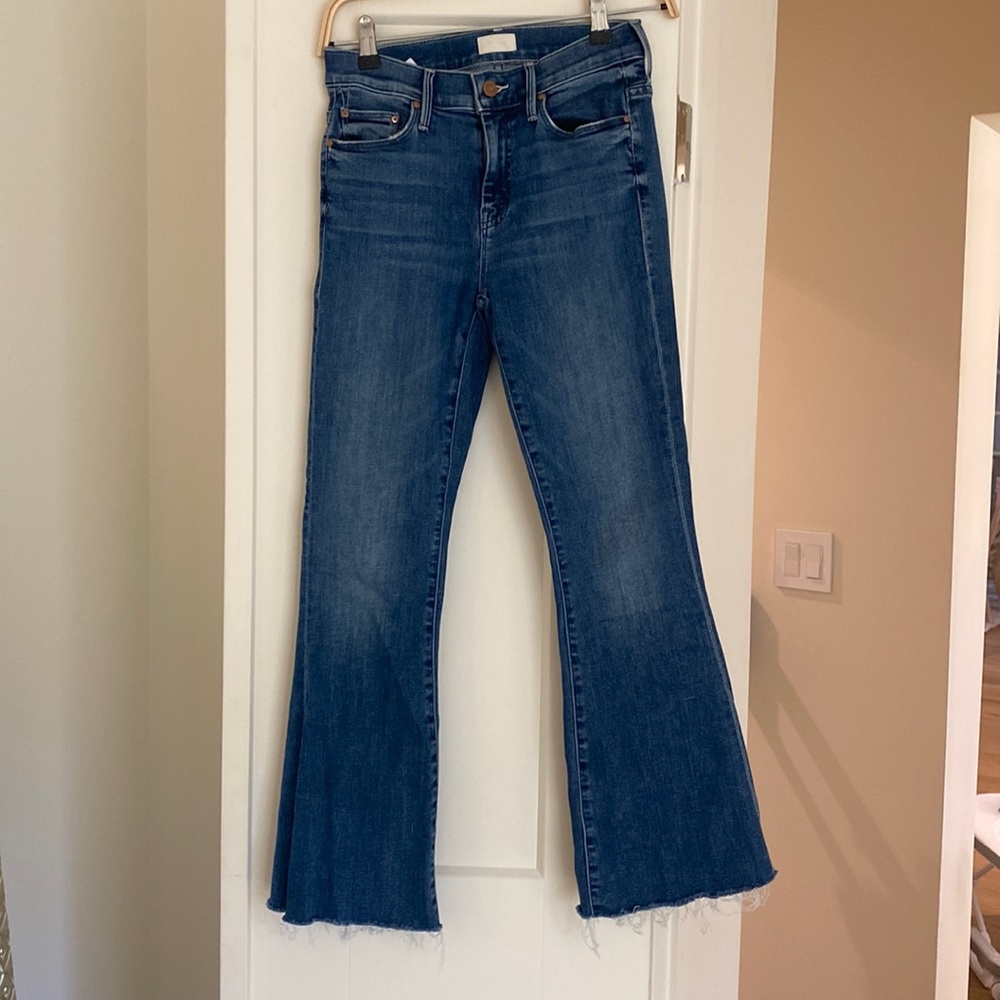 Mother weekender mid rise, frayed ends